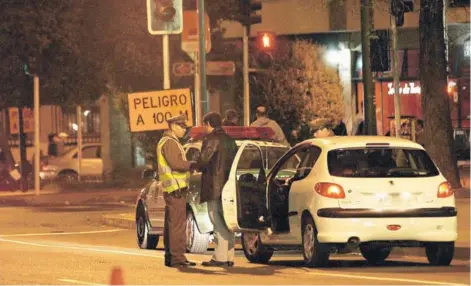  ??  ?? ► Carabinero­s está facultado para aplicar controles por consumo de alcohol.