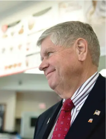  ?? SUN-TIMES FILE PHOTO ?? Jim Oberweis visits the Oberweis Ice Cream and Dairy Store on Sheffield Avenue in 2014.