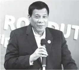  ?? (Presidenti­al photo) ?? PRESIDENT Duterte speaks during a meeting with the Filipino community at the Pulchra Resort in Da Nang, Vietnam.