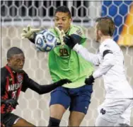  ?? RICH SCHULTZ — THE ASSOCIATED PRESS ?? Goalkeeper Zack Steffen makes a save during the NCAA championsh­ip game at PPL Park in 2013.