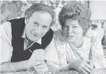  ?? THE ASSOCIATED PRESS/FILES ?? Eli Wallach and Anne Jackson in 1972 in New York, where a bench in Riverside Park is dedicated to them.