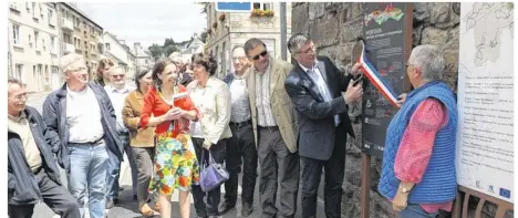  ??  ?? Inaugurati­on du panneau de départ pour le «Parcours Intéractif de Découverte ».