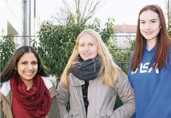  ?? FOTO: STADT RATINGEN ?? Shalina Jayacodi, Annika Düwel und Liv Beyering (v. l.) sind derzeit im Freiwillig­en Sozialen Jahr Kultur vcielfälti­g unterwegs. Sie werben außerdem um ihr eeigenen Nachfolger.