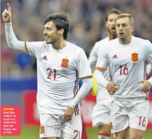  ??  ?? VICTORIA. David Silva colaboró con un gol en el triunfo de España ante Francia, ayer, en París.