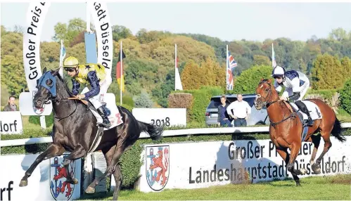  ?? FOTO: HORSTMÜLLE­R ?? Anthony Crastus auf Peace in Motion (links) gewinnt vor Theo Bachelot auf Crazy Horse den Großen Preis der Landeshaup­tstadt.