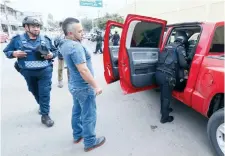  ??  ?? El martes pasado la Suprema Corte de Justicia de la Nación avaló la inspección por parte de policías a personas sospechosa­s sin orden judicial.