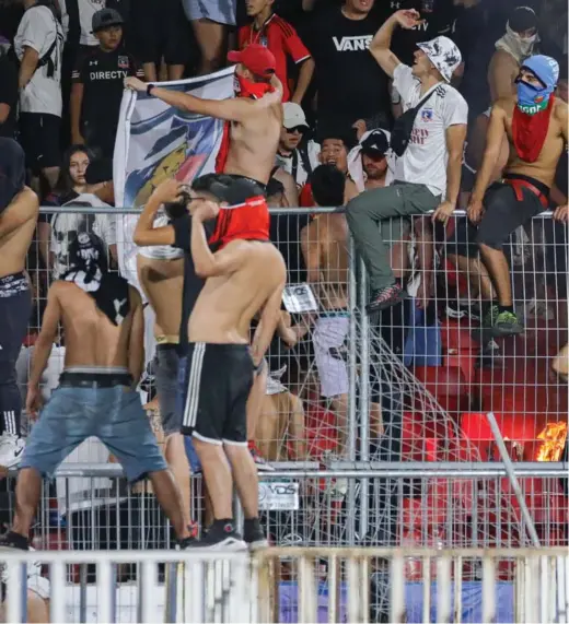  ?? ?? ► Los desmanes de hinchas albos en el partido ante Huachipato sigue generando reacciones.