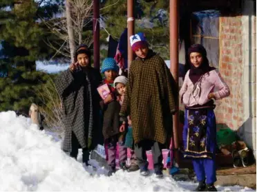  ??  ?? BOTTOM LEFT: Children in the village of Drang come out to watch us ski past.