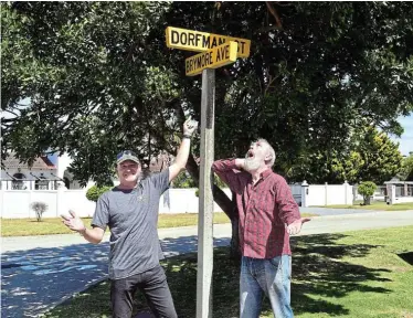  ?? Picture: EUGENE COETZEE ?? STREETS BEHIND: Residents Werner Botha and Clive Hassell are surprised by the placement of the street sign at an intersecti­on pointing the wrong way, and the incorrect designatio­n of one of the roads