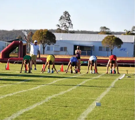  ?? Photo: JAMIE FING ?? THEY’RE OFF: The field leaves the starting blocks during last Saturday’s Arthur Postle Gift meeting at Club Pittsworth.