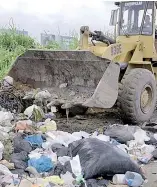  ?? FUENTE EXTERNA ?? Brigadas limpiaron de basura en barrios de Santo Domingo Este.