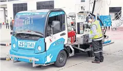  ?? ?? An electric truck piloted by BAFS for its jet refuelling service.