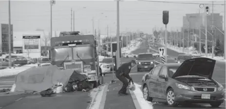  ?? LUCAS OLENIUK/TORONTO STAR ?? Peel police investigat­e a crash at Brittania Rd. W. and Rodeo Dr. in which a fire truck collided with two cars last March. The driver of one car was killed.