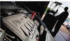  ?? FOTO: JULIAN STRATENSCH­ULTE/DPA ?? VW-Motoren stehen bei der Umrüstung im Fokus. Deren Manipulati­onen haben den Diesel-Skandal erst ausgelöst.