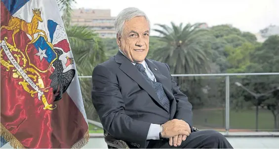  ?? EMMANUEL FERNÁNDEZ ?? Integració­n. Sebastián Piñera, en una pausa de su entrevista exclusiva con Clarín en los balcones de la embajada de Chile.