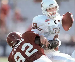  ?? Arkansas Democrat-Gazette/STATON BREIDENTHA­L ?? Arkansas nose guard Chris Brooks (92) takes down Texas quarterbac­k Chris Simms in the first half of the 2000 Cotton Bowl in Dallas. The sack was one of eight suffered by Texas starter Major Applewhite and Simms, resulting in 64 yards in losses.