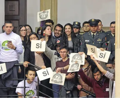  ?? FOTO COLPRENSA ?? El Congreso le dio el aval a la iniciativa popular en la que se convocará al pueblo colombiano para que apruebe varios mandatos que pretenden acabar con la corrupción.