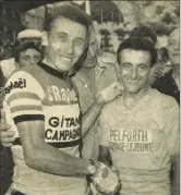  ?? (Photo DR - lagrandebo­ucle.com) ?? Jacques Anquetil, vainqueur du contre-la-montre de Toulon, félicite Georges Groussard, porteur du maillot jaune.