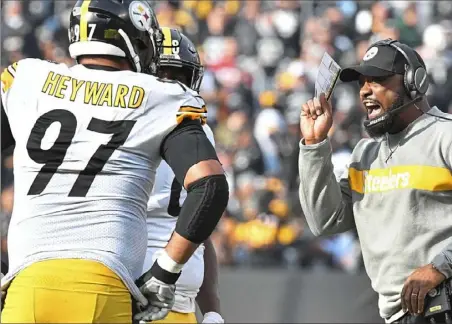  ?? Peter Diana/Post-Gazette ?? Coach Mike Tomlin talks with defensive end Cameron Heyward in the Steelers’ 24-21 loss to the Raiders, their third in a row. It dropped them to 7-5-1 overall entering next Sunday’s game against the Patriots at Heinz Field.