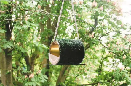  ?? — sTeFFeN rIeGer/dIy ?? a dIy bird feeder made from an upcycled tin and wrapped in artificial grass fabric. academy/dpa