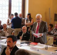  ??  ?? Bocciatura sonora
Conferenza stampa di fine 2019 dell’opposizion­e di centrosini­stra sui primi 18 mesi di Rucco e della sua giunta. In foto tre consiglier­i di minoranza: Ciro
Asproso, Raffaele Colombara e Ennio Tosetto