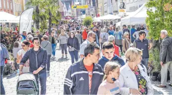  ??  ?? Der letzte verkaufsof­fene Sonntag fand coronabedi­ngt am Kalten Markt 2020 statt. Auch deshalb war der Andrang am Sonntag groß.