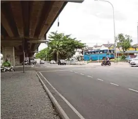  ?? NURUL SHAFINA JEMENON
PIC BY ?? Residents say flash floods have been a regular occurrence in Jalan Pandan Indah, Kuala Lumpur, for more than five years.