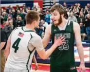  ?? JAMES BEAVER — FOR MEDIANEWS GROUP ?? Sean Yoder (4) of Pennridge and Jeff Woodward (55) of Methacton congratula­te each other after their PIAA 6A quarterfin­al Saturday.