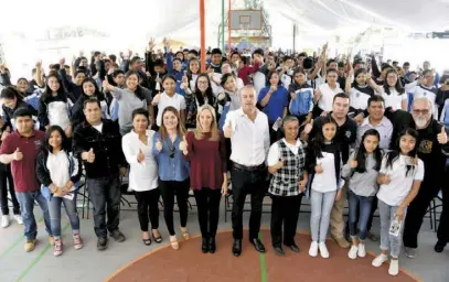  ??  ?? Calzada Mercado encabezó la Feria de Prevención Social.