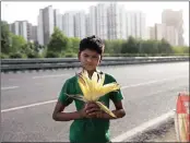  ?? PRESS PICTURES: ASSOCIATED ?? Vikas, 12, an Indian boy sells cooked corn along a busy expressway in Noida, India. According to India’s 2011 census, boys like him are part of the estimated 8.3 million child labourers In India. Uttar Pradesh state, where Noida is located, alone accounts for 1.8 million of that total.