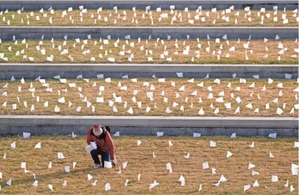  ?? CHARLIE RIEDEL/AP ?? At the National World War I Museum and Memorial in Kansas City, Mo., flags honor victims of the pandemic.