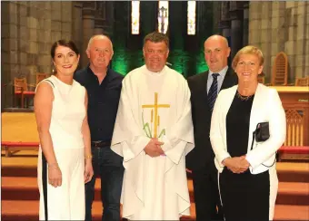  ??  ?? Killarney Parish Administra­tor Fr Kieran O’Brien with Kate and Jerry Murphy, Andy and Sheila Goulding, celebratin­g 30 years of marriage at the annual jubilee wedding anniversar­y mass in St. Mary’s Cathedral, Killarney on Saturday evening. Picture:...