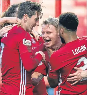  ?? Picture: SNS. ?? Aberdeen’s Gary Mackay-Steven, formerly of Dundee United, celebrates his goal with team-mate.