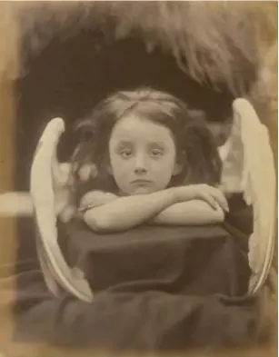  ?? © j. paul getty museum, Los Angeles ?? Kind als engel in ‘ I wait’ Cameron (1872).