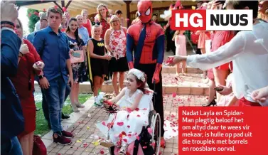  ??  ?? Nadat Layla en SpiderMan plegtig beloof het om altyd daar te wees vir mekaar, is hulle op pad uit die trouplek met borrels en roosblare oorval.