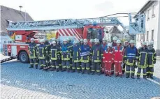  ?? FOTO: PETER SONNTAG ?? Ihren Leistungss­tandard stellte die Feuerwehr Tannhausen bei ihrer Hauptübung unter Beweis. ANZEIGE