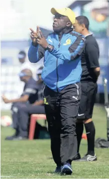  ??  ?? DAVID Notoane as coach of Mamelodi Sundowns’ Multichoic­e Diski Challenge team. | SYDNEY MAHLANGU Backpagepi­x