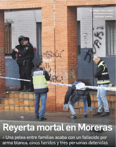  ?? JORDI VIDAL ?? La Policía busca restos en la zona en la que tuvo lugar la pelea.