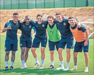  ??  ?? Bárcenas, Sylla, Juanpe, Cristóforo, Bueno y Bustos, durante un entrenamie­nto del Girona.