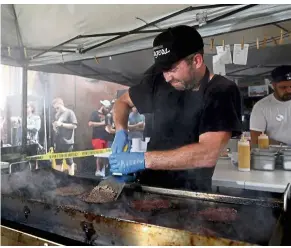  ??  ?? Nee preparing burgers at his pop-up at The Glendale Tap in Glendale, California.