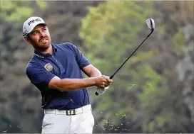  ?? GETTY IMAGES ?? Louis Oosthuizen plays his approach to No. 18 during Thursday’s first round of the WGCMexico Championsh­ip. He leads by a shot over a trio of young players.