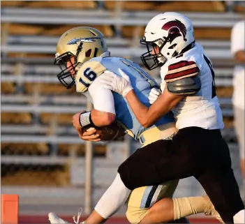  ?? BY DONNIE ZIMMERMAN ?? Monache’s Brysn Hornsby scores first on an early drive, Saturday night at Jacob Rankin Stadium.