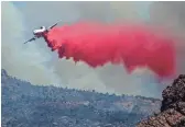  ?? ARIZONA DAILY STAR
JOSH GALEMORE/ ?? A DC-10 VLAT (Very Large Air Tanker) drops fire retardant on Pontatoc Canyon in the Santa Catalina Mountains, Coronado National Forest, north of Tucson during Bighorn Fire.