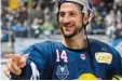  ?? Foto: dpa ?? Der Mann mit der kürzesten Zündschnur der Eishockey Liga: Münchens Raubein Steven Pinizzotto.