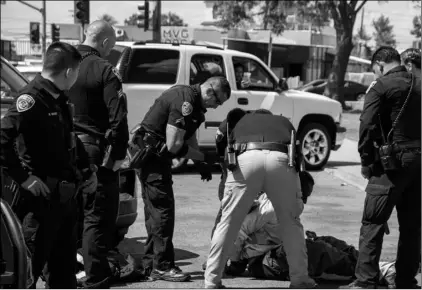  ?? Via AP
Anne Daugherty/California Reporting Project ?? In this May 21 photo, Bakersfiel­d Police Department officers respond to an incident at Martin Luther King Jr. Park in southeast Bakersfiel­d, Calif.