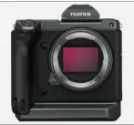  ??  ?? Zusätzlich zur GFX 50R hat Fujifilm angekündig­t, dass sich derzeit ein neues Flagschiff­modell der Serie mit 100 Megapixel Auflösung in der Entwicklun­g befinde: die Fujifilm GFX 100S (Bild oben).