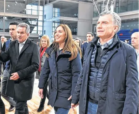  ?? ARCHIVO LA NUEVA. ?? MACRI Y Vidal recorriero­n El Dow Center e inauguraro­n un parque eólico en el acceso a Pehuen Co.