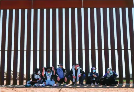  ?? AP ?? Solicitant­es de asilo en la frontera entre México y Estados Unidos