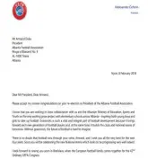  ??  ?? Letra e urimit të Presidenti­t të UEFA-s, Aleksandër Ceferin për rizgjedhje­n e Armand Dukës në krye të FSHF