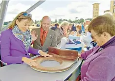  ?? ?? Fiona Bruce presented an Antiques Roadshow special celebratin­g royal treasures